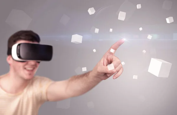 Man wearing virtual reality goggles — Stock Photo, Image