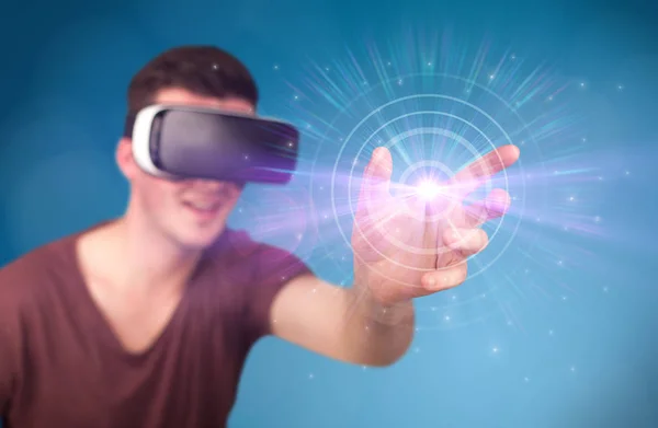 Man wearing virtual reality goggles — Stock Photo, Image