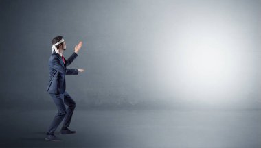 Boş bir alanda mücadele işadamı