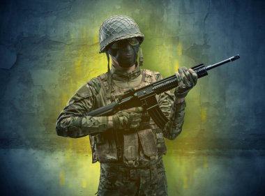 Tehlike asker ile yıkık duvar kağıdı