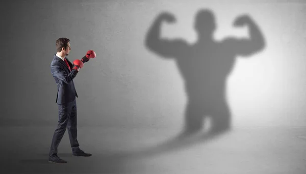 Empresário lutando com sua sombra mandona — Fotografia de Stock