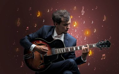 Klasik müzisyen ile düşen notlar