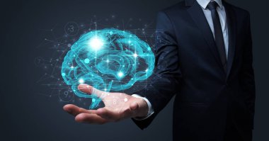 İnsan beyni elinde tutan adam