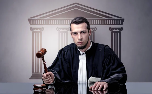 Mladý soudce rozhodování — Stock fotografie