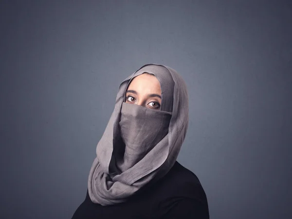 戴着面纱的穆斯林女人 — 图库照片