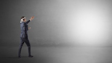 Boş bir alanda mücadele işadamı