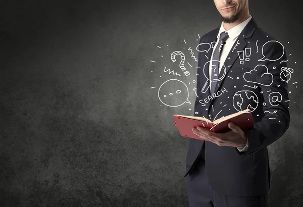 Hombre de negocios sosteniendo un libro. — Foto de Stock