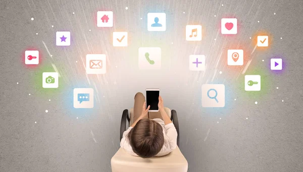 Iconos de aplicación con mujer usando tableta — Foto de Stock