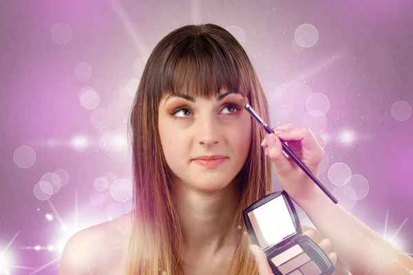 Retrato de mulher jovem com conceito de salão rosa brilhante — Fotografia de Stock