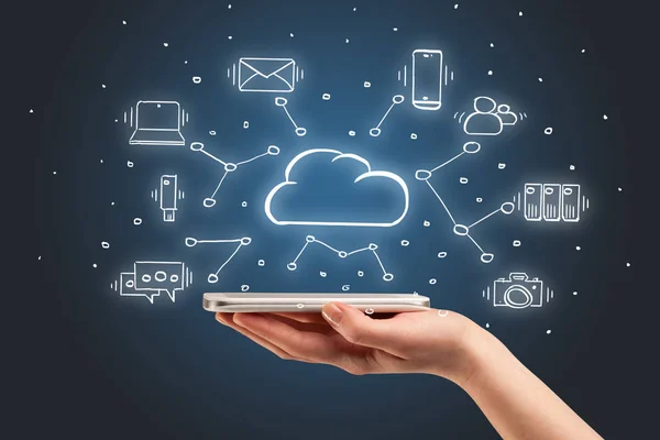 Handarbeit am Telefon mit Cloud-Technologie-Systemkonzept — Stockfoto