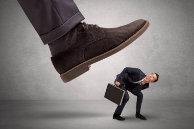 Çalışan büyük patron ayak korkuyor