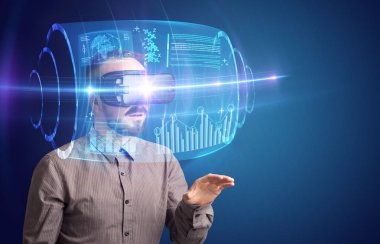 İşadamı ile sanal gerçeklik koruyucu gözlük