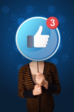 Facebook üye tutan kadın 