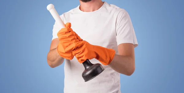 Housekeeper in front of a blue empty wall — Stock Photo, Image