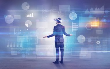 İşadamı vj gözlüklü bir proje denetimi