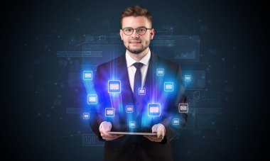 E-posta kavramı ile işadamı ve tablet