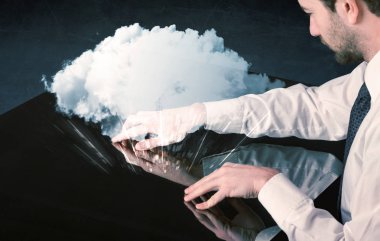 Etkileşimli tablo dokunmadan eller