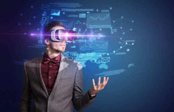 Бізнесмен з окулярами віртуальної реальності — стокове фото