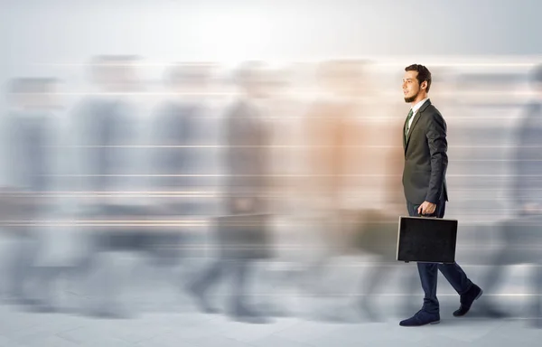 Businessman walking on a crowded street — Stock Photo, Image