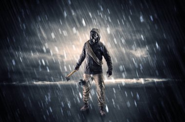 Terörist elinde silah ile bir odada