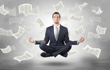 Uçan kağıt kavramı ile meditasyon işadamı