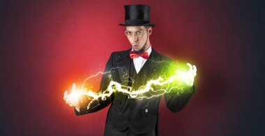 Sihirbaz enerji elleri arasında