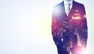 Şehir duvar kağıdı ile düşünme genç adam