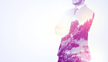 Dağ grafik ile ayakta işadamı