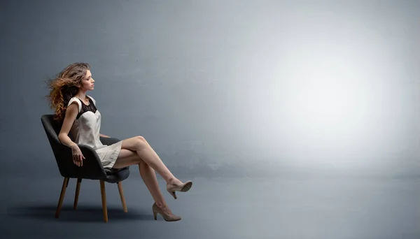 Elegant woman modeling in an empty studio — Stock Photo, Image