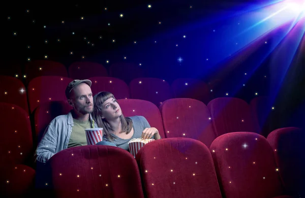 Preciosa pareja viendo película 3D —  Fotos de Stock