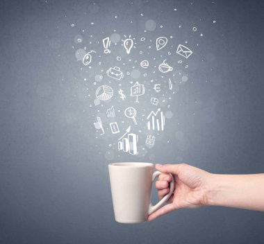 Çay bardağı tutan el