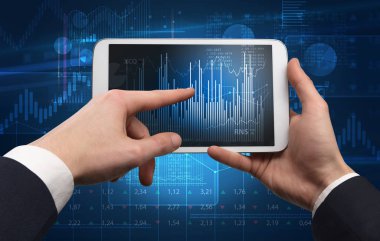 Tablet kullanma ve mali rapor kavramı kontrol el