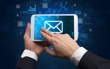 Tablet ile online kavramı kullanarak ele