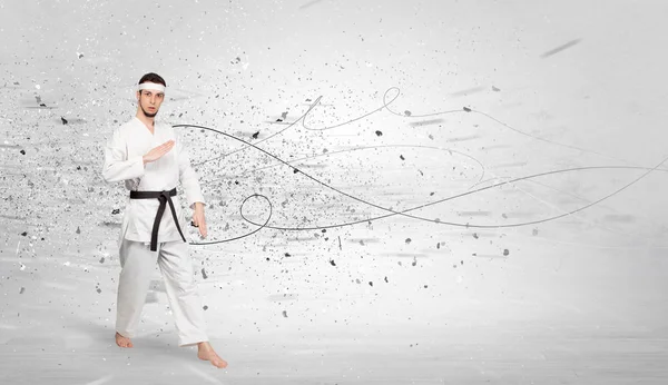 Karate hombre haciendo trucos de karate con el concepto caótico —  Fotos de Stock