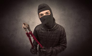 Hırsız aracı ile.