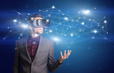 İşadamı ile sanal gerçeklik koruyucu gözlük