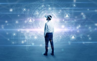 Bağlantı denetimi vj gözlüklü işadamı