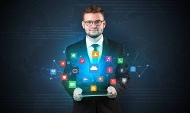 Tablet ve uygulama ile genç işadamı
