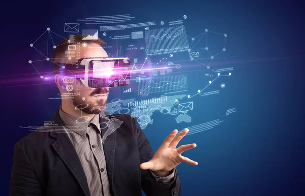 Podnikatel s virtuální realita brýle — Stock fotografie