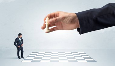 Büyük el kavramı ile satranç oynarken küçük iş adamı