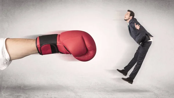 Empresário é demitido por uma enorme mão de boxe — Fotografia de Stock