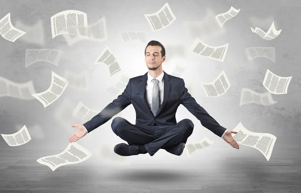 Hombre de negocios meditando con el concepto de papel volador —  Fotos de Stock