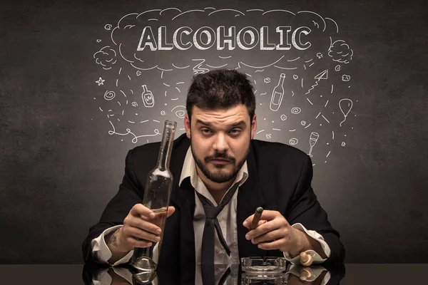 Μεθυσμένος άντρας με αλκοόλ, ναρκωτικά, πονοκέφαλο, οινοπνευματώδη, ναρκωτικά έννοια — Φωτογραφία Αρχείου