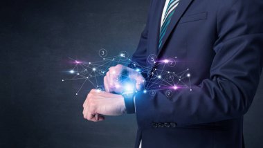 Smartwatch ağ kavramı ile.