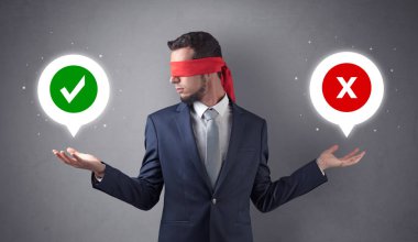 Blindfolded işadamı seçmek çalışıyor