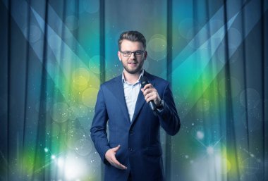 İşadamı holding mikrofon