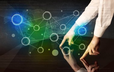 Etkileşimli tablo dokunmadan eller