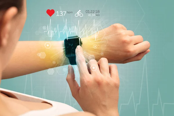 周期和 smartwatch 概念. — 图库照片