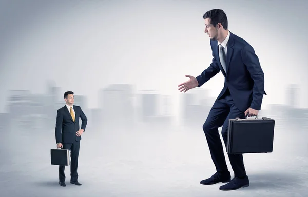 Giant businessman is  afraid of small executor — Stock Photo, Image