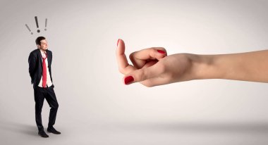 Soru işareti kavramı ile iş adamı öptüm